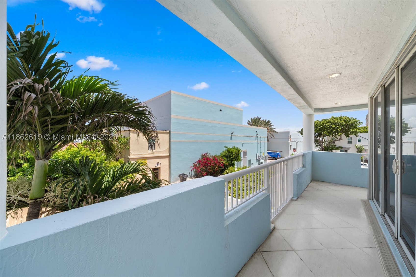 311 N Surf Rd 311 Property Photo 54