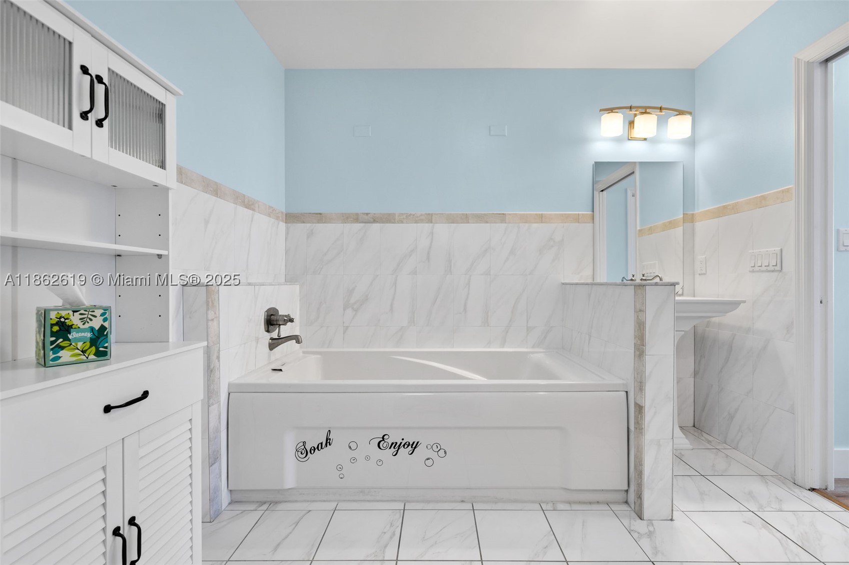 311 N Surf Rd 311 Property Photo 56