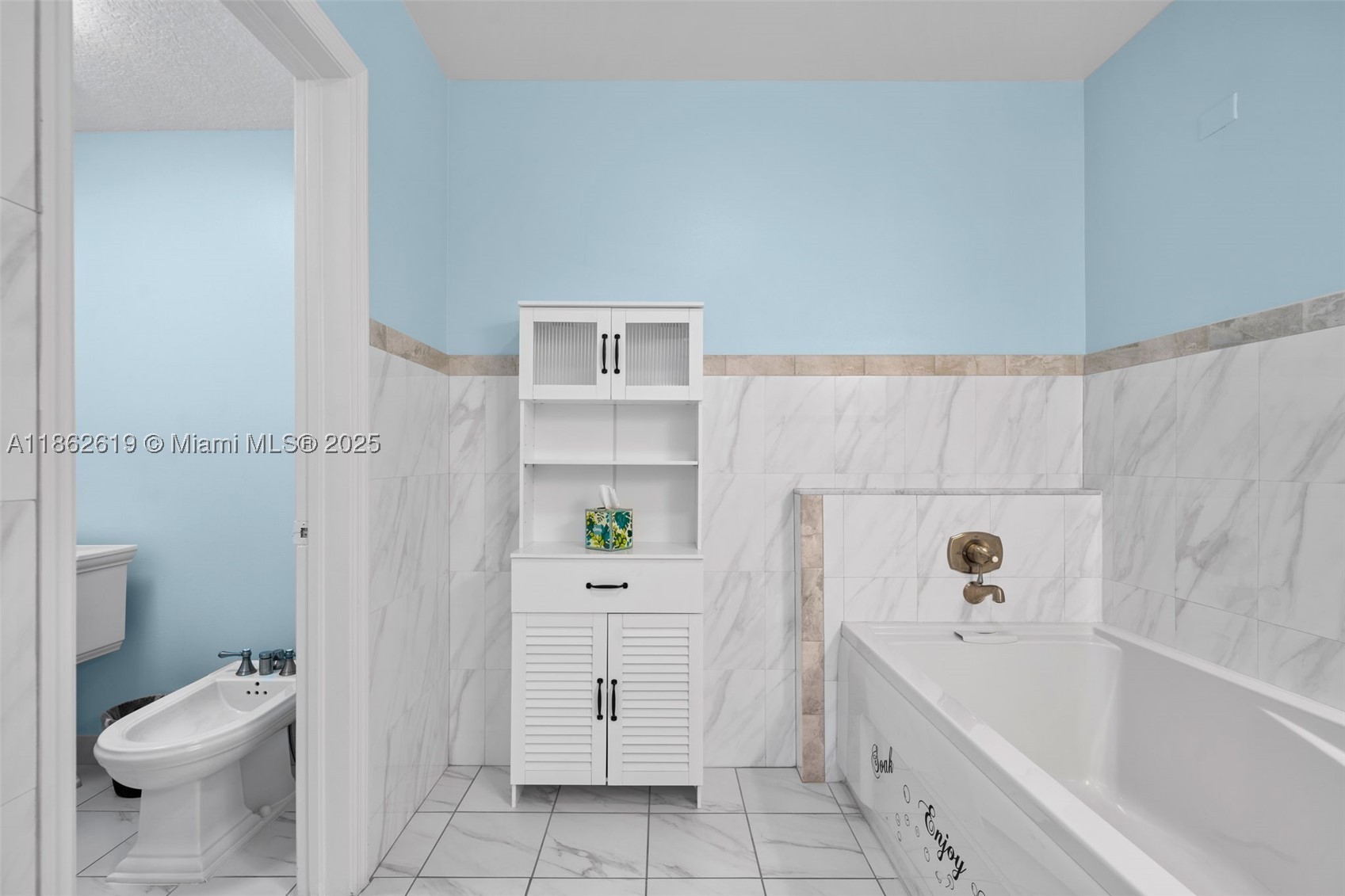 311 N Surf Rd 311 Property Photo 57