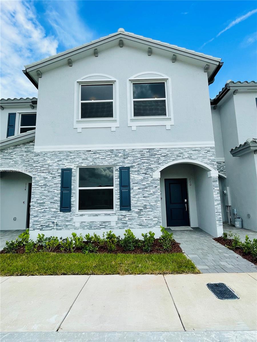 110 SE 10 Ct Property Photo 1