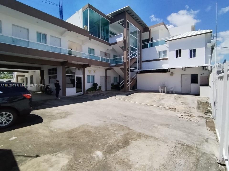 A11862943 Property Photo 6