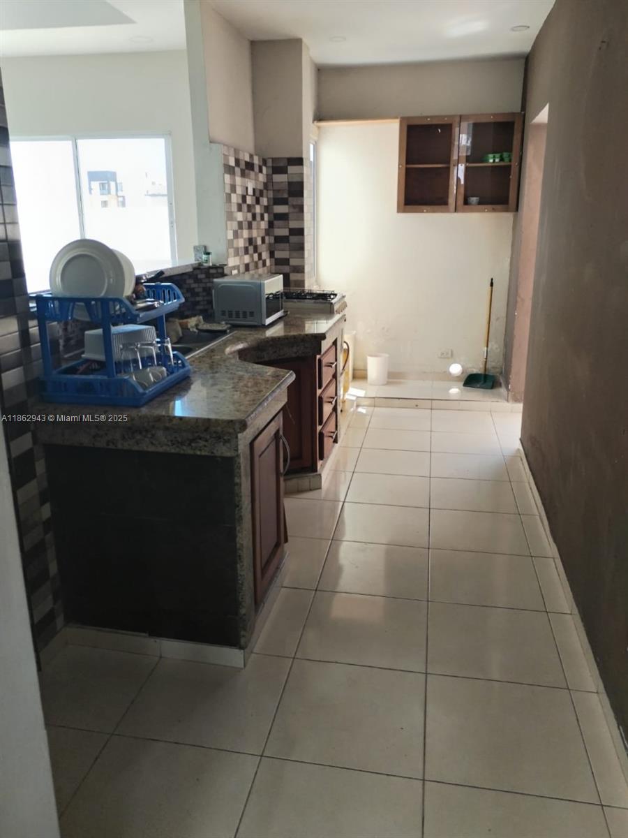 A11862943 Property Photo 8