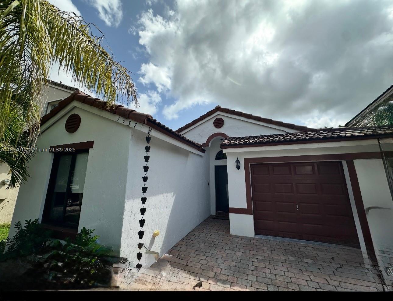 1537 SE 20th Ter 1 Property Photo 1