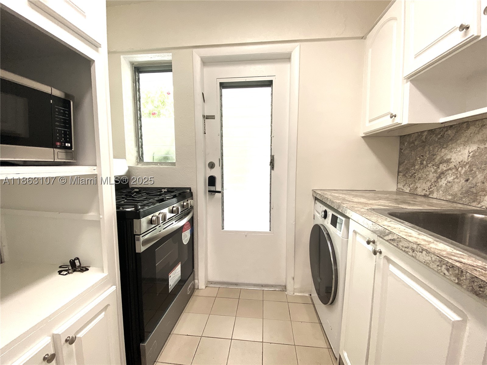 932 Euclid Ave 2 Property Photo 3