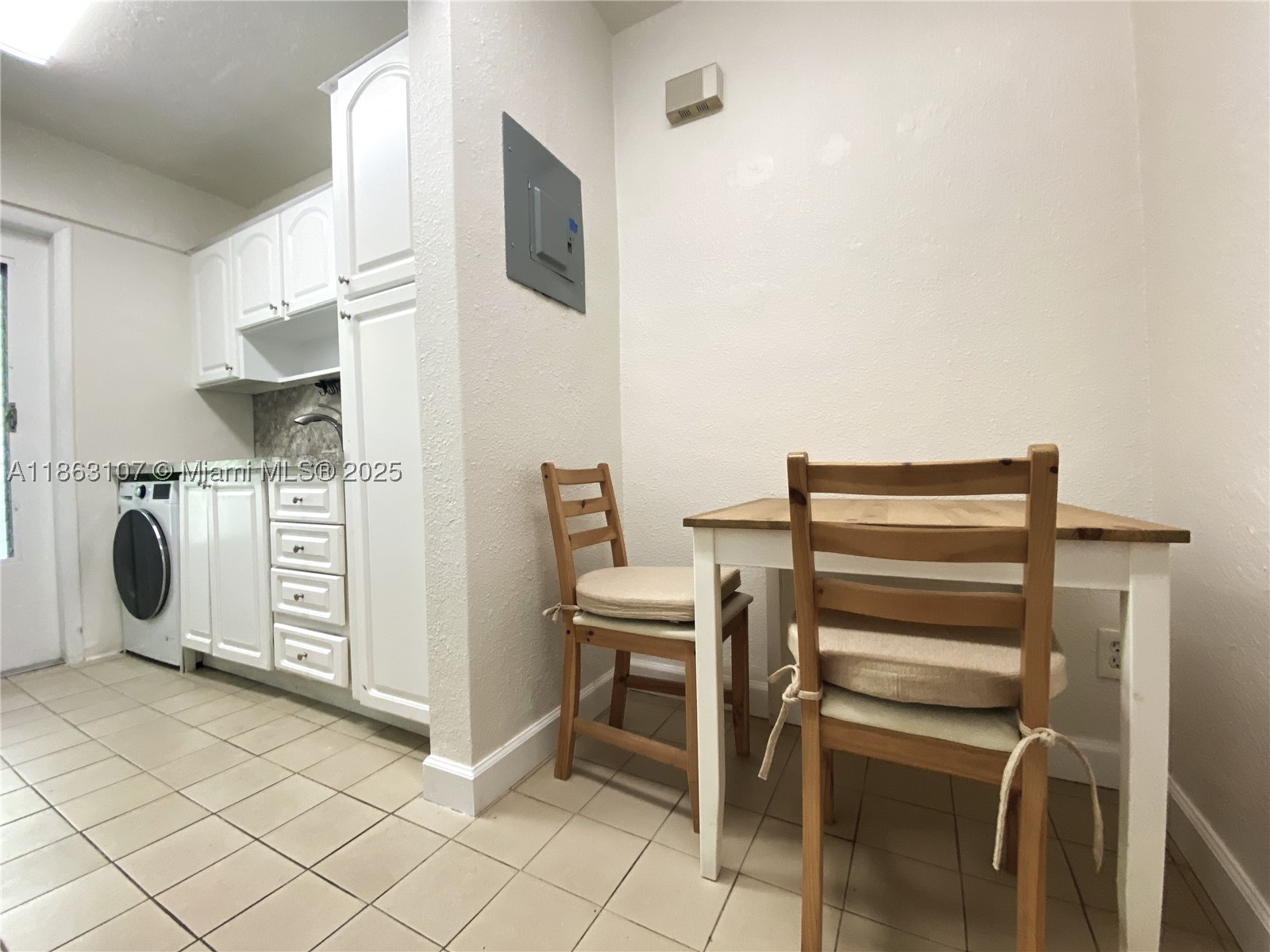 932 Euclid Ave 2 Property Photo 5