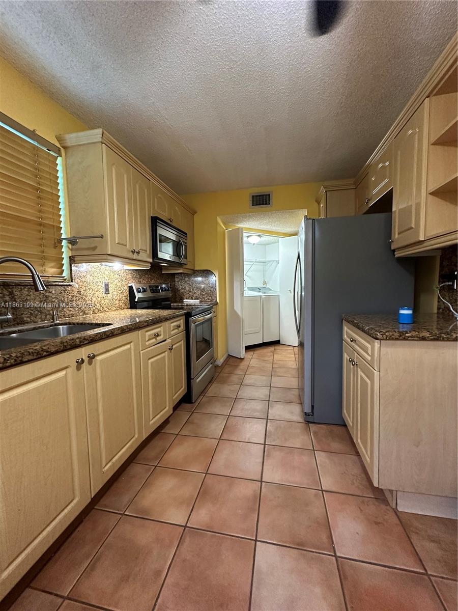 2653 Se 20th Ct 105-d Property Photo 5