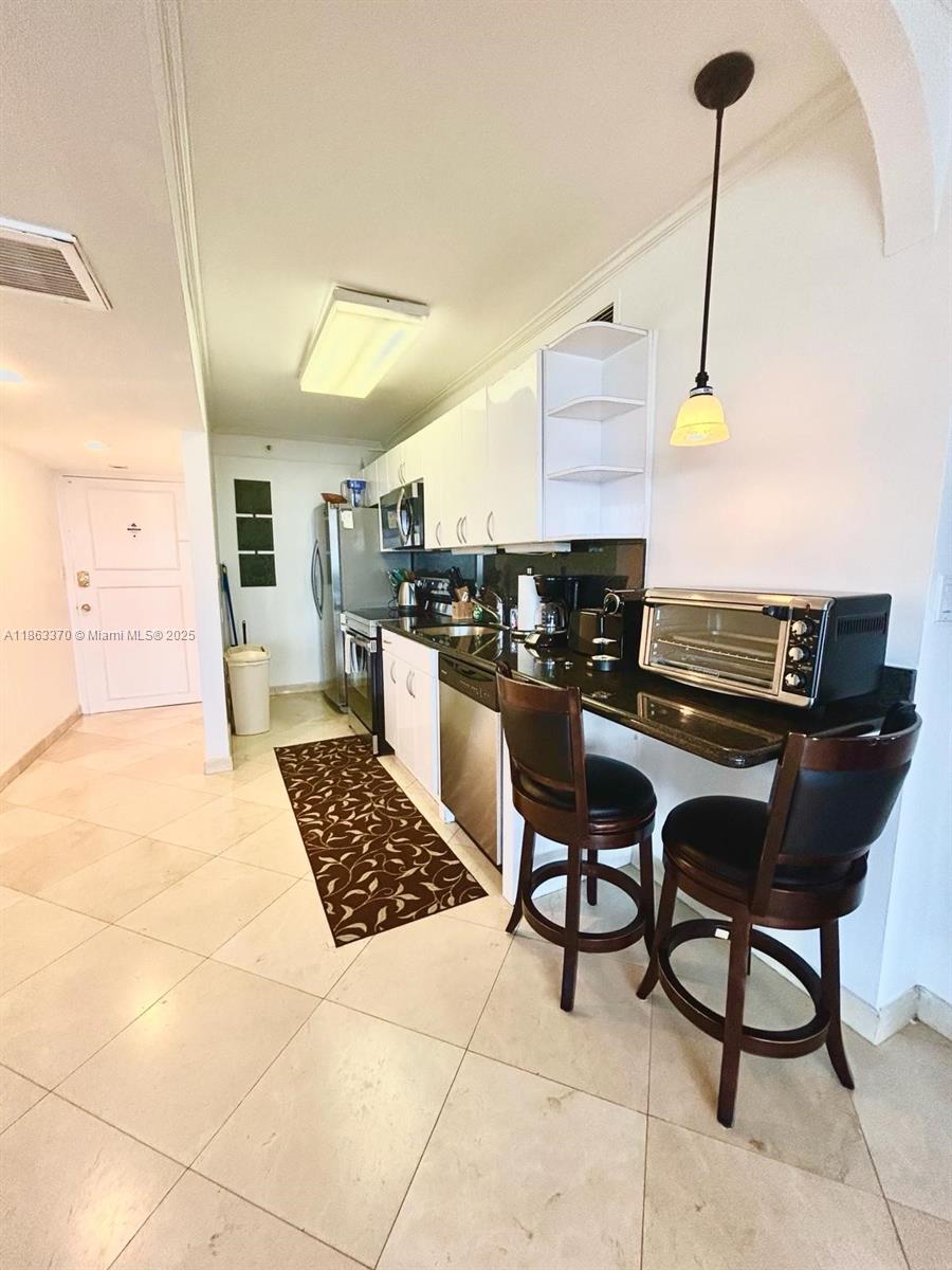 100 Lincoln Rd 1034 Property Photo 4