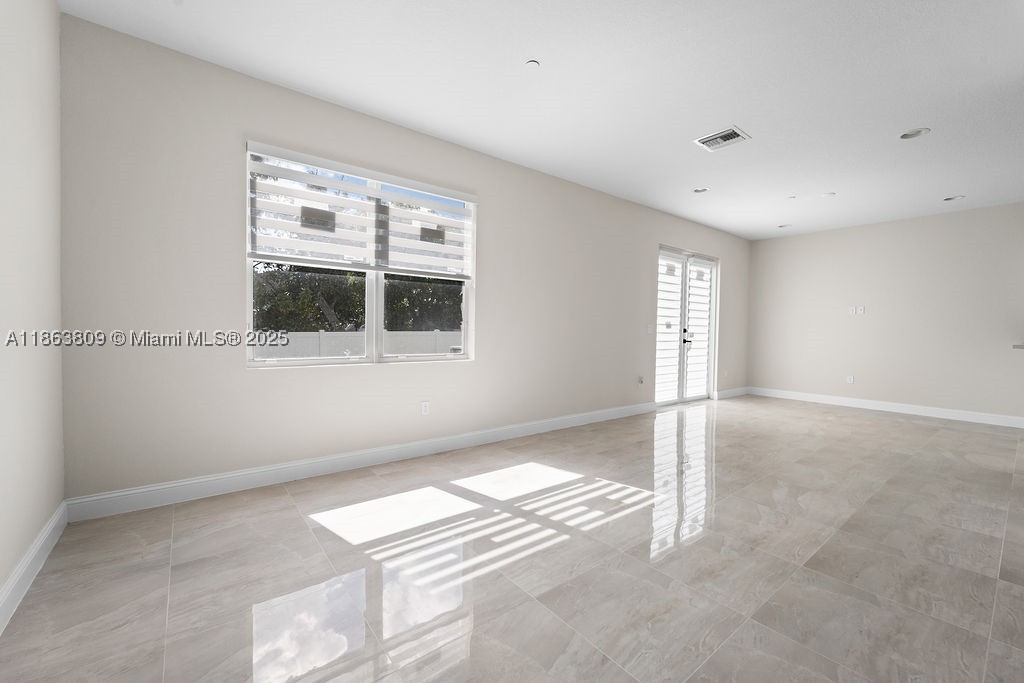 5400 Nw 57th Ct Property Photo 9