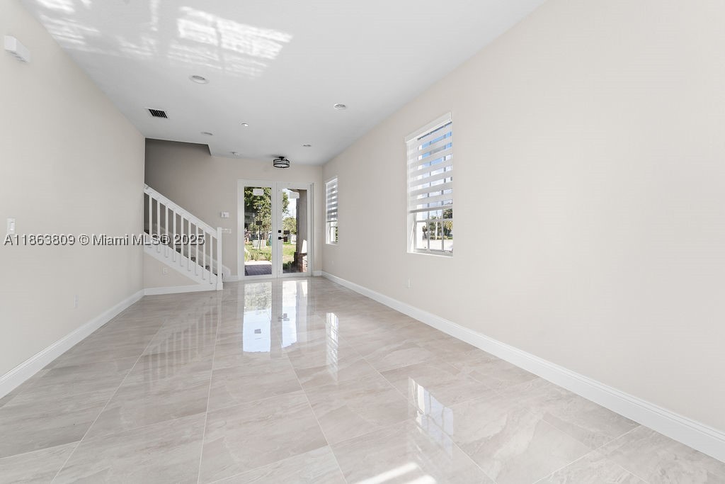 5400 Nw 57th Ct Property Photo 10