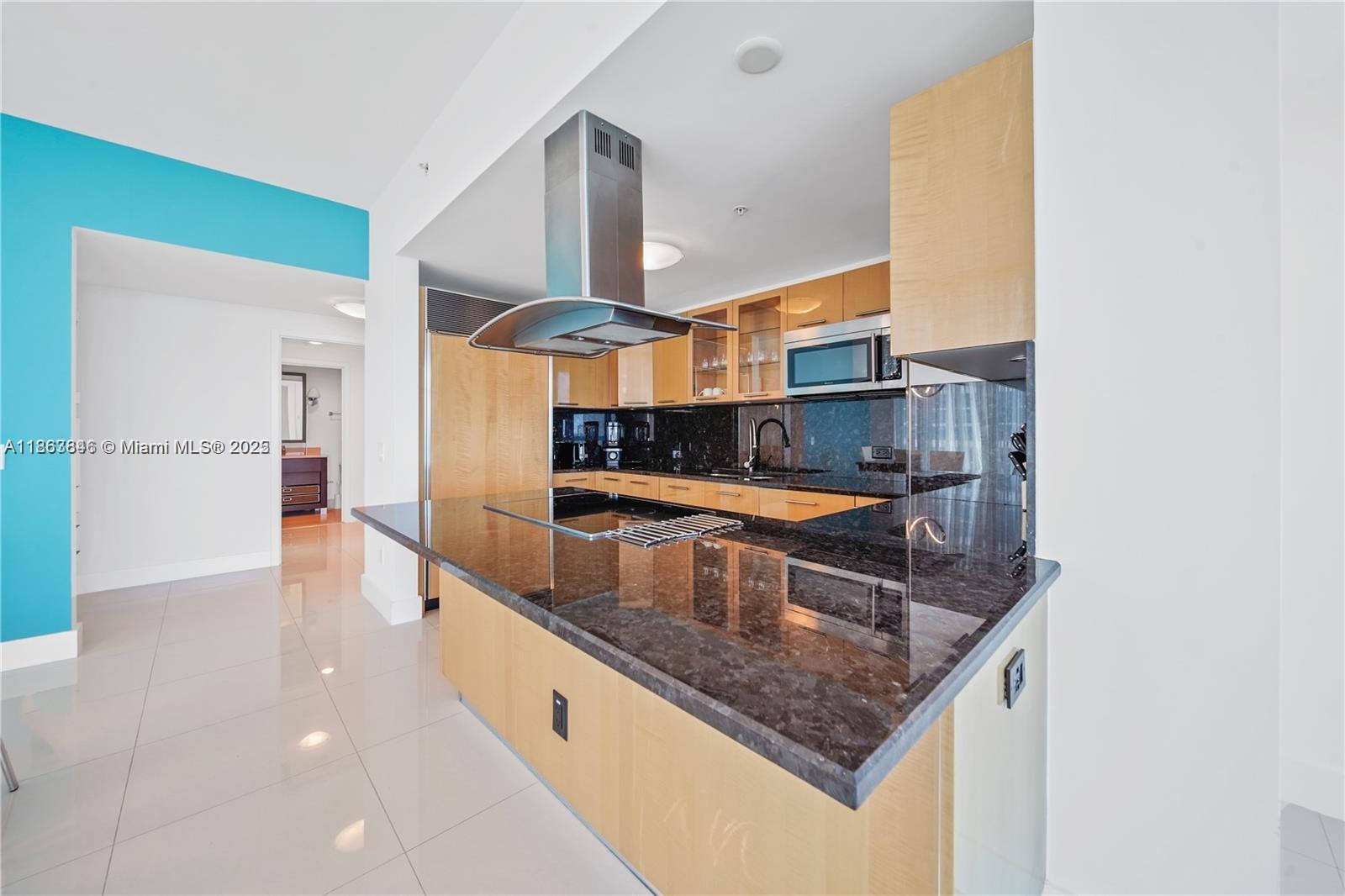 6899 Collins Ave 808 Property Photo 14