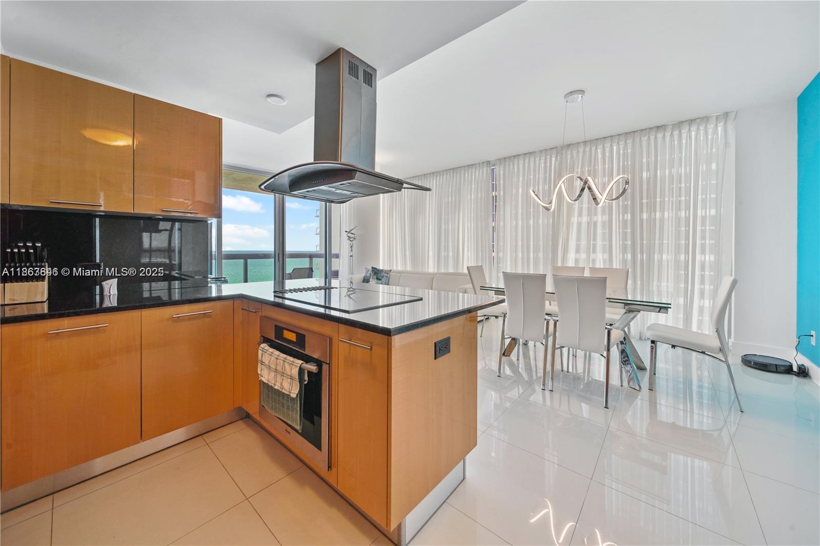 6899 Collins Ave 808 Property Photo 15