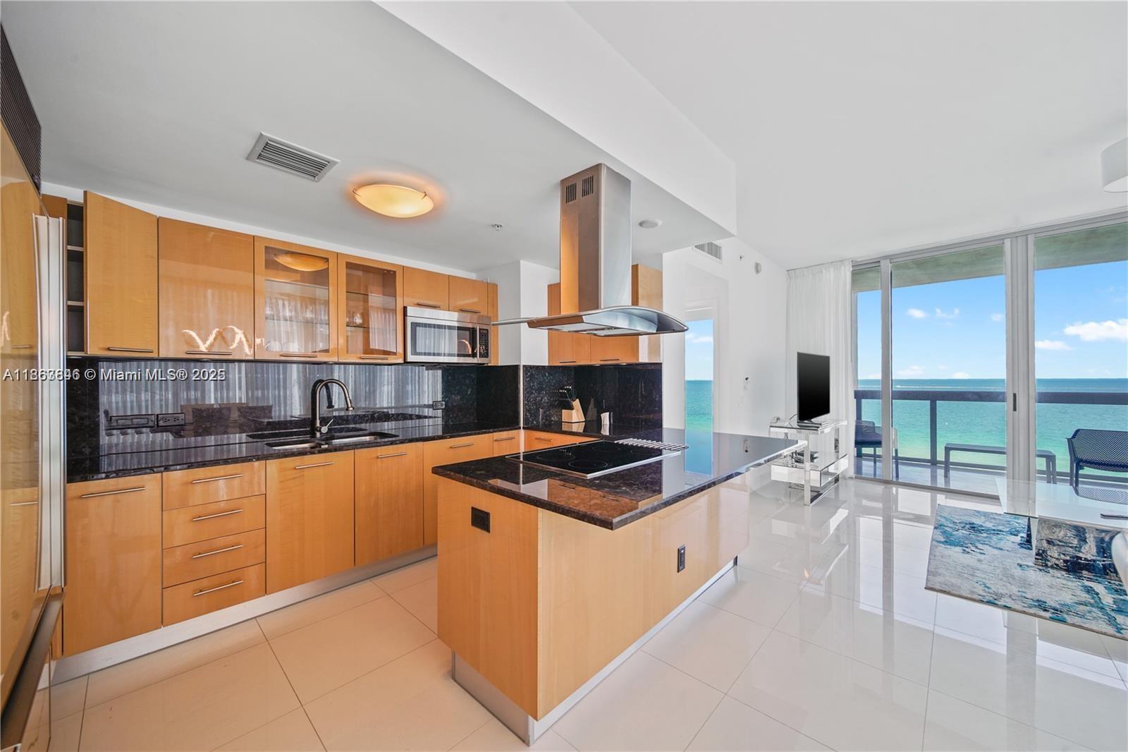 6899 Collins Ave 808 Property Photo 16