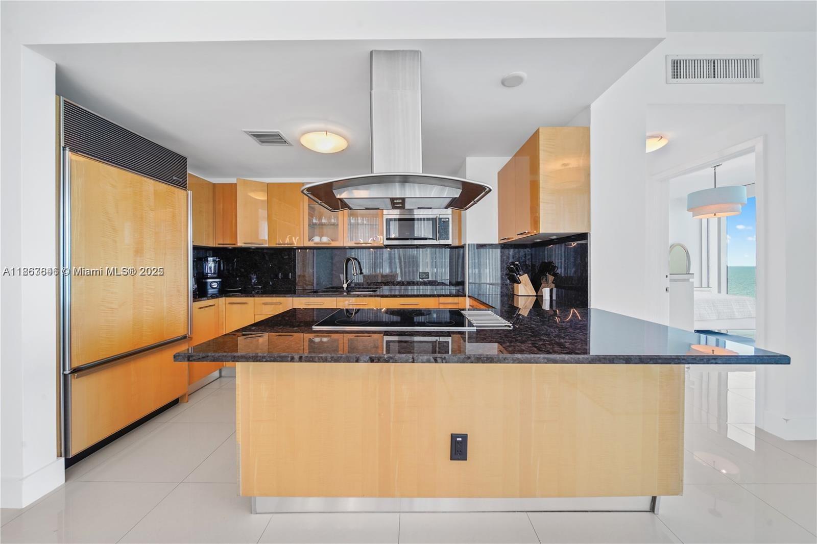 6899 Collins Ave 808 Property Photo 17