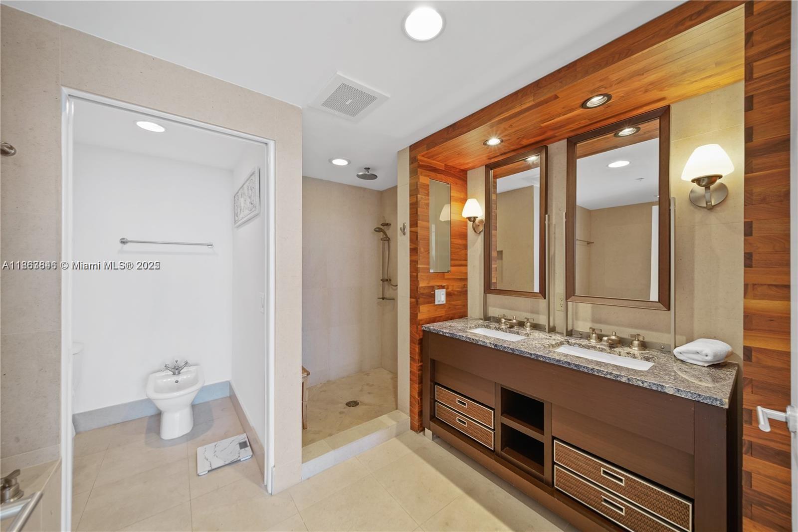 6899 Collins Ave 808 Property Photo 24