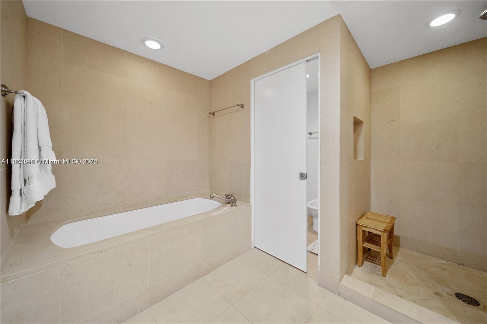6899 Collins Ave 808 Property Photo 25