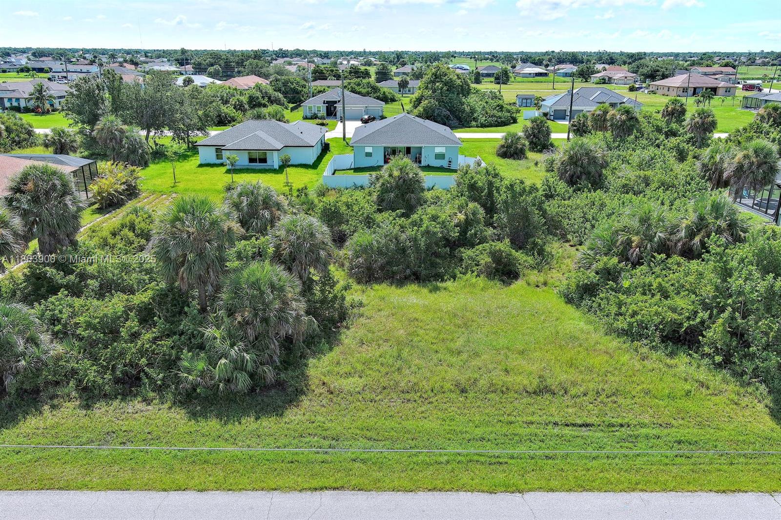 148 Spring Dr Property Photo 2