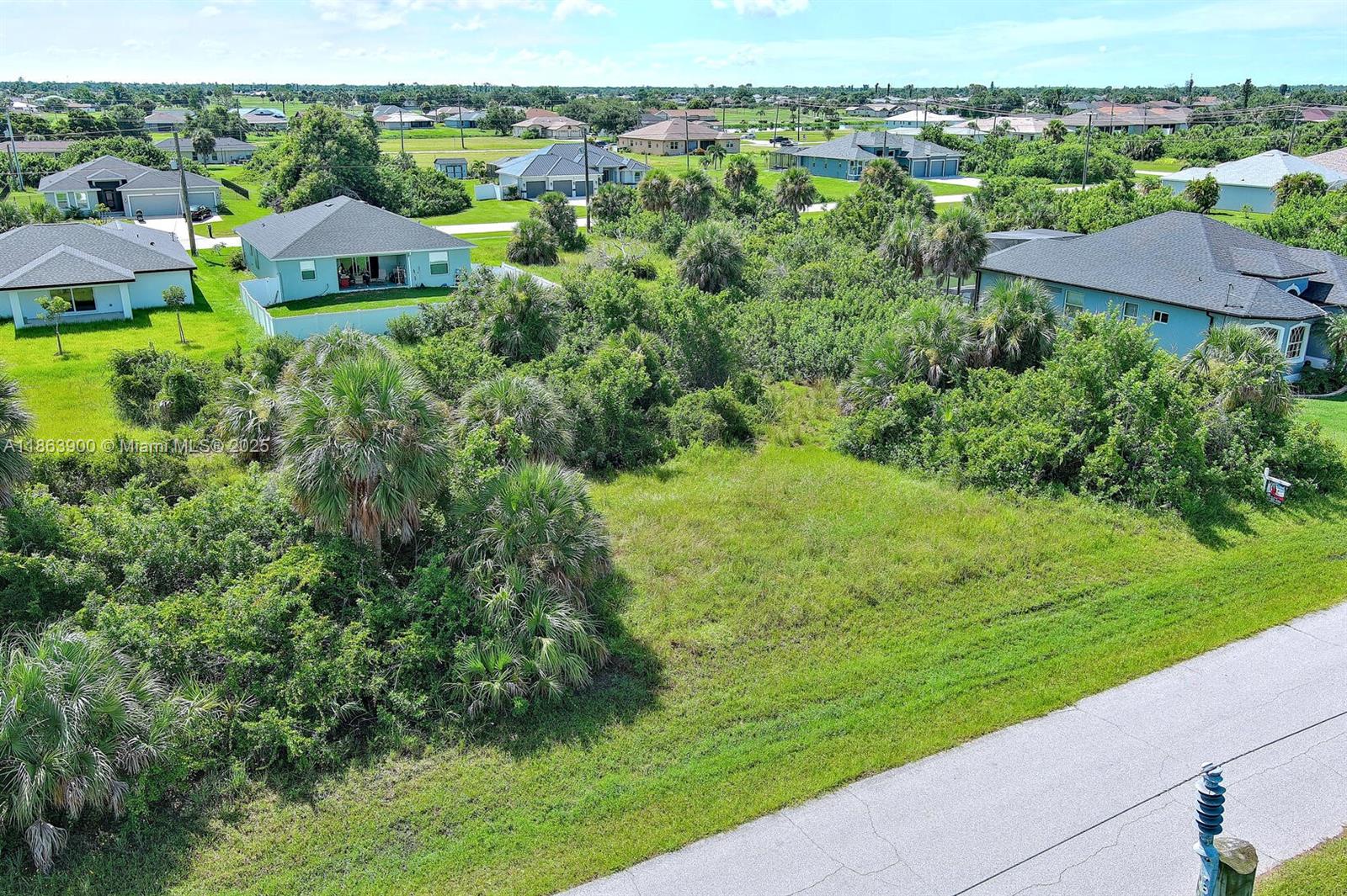 148 Spring Dr Property Photo 3