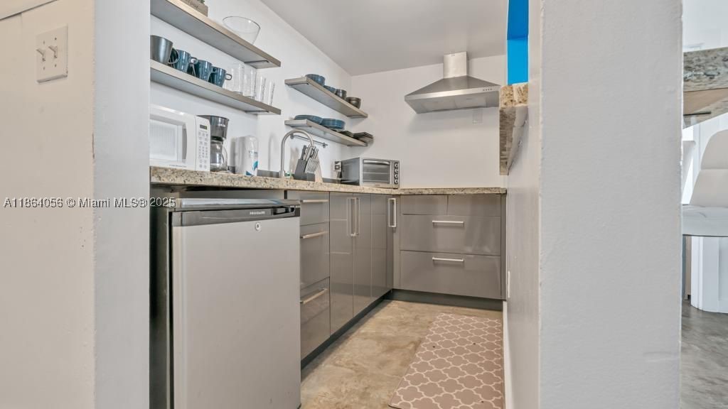 865 Collins Ave 207 Property Photo 6