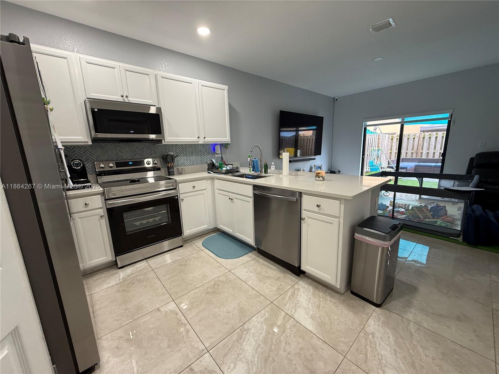 3360 Se 1st St Property Photo 7