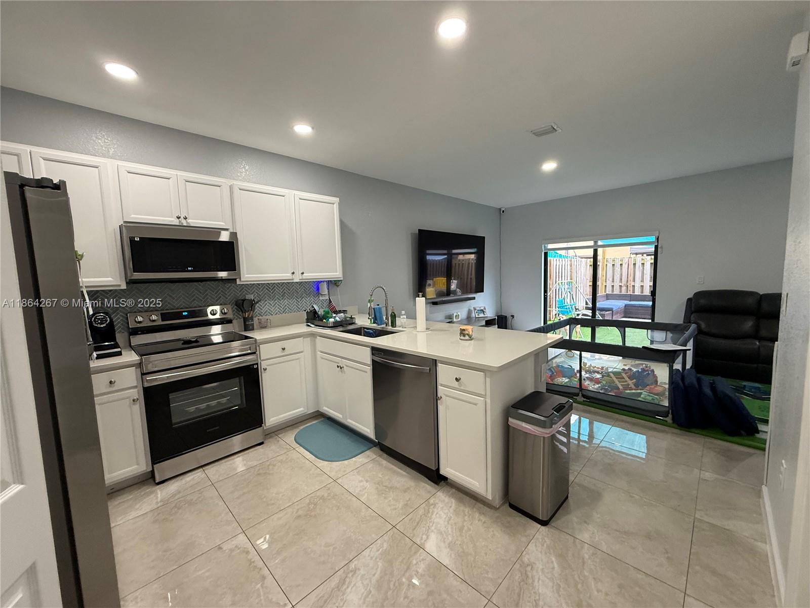 3360 Se 1st St Property Photo 8