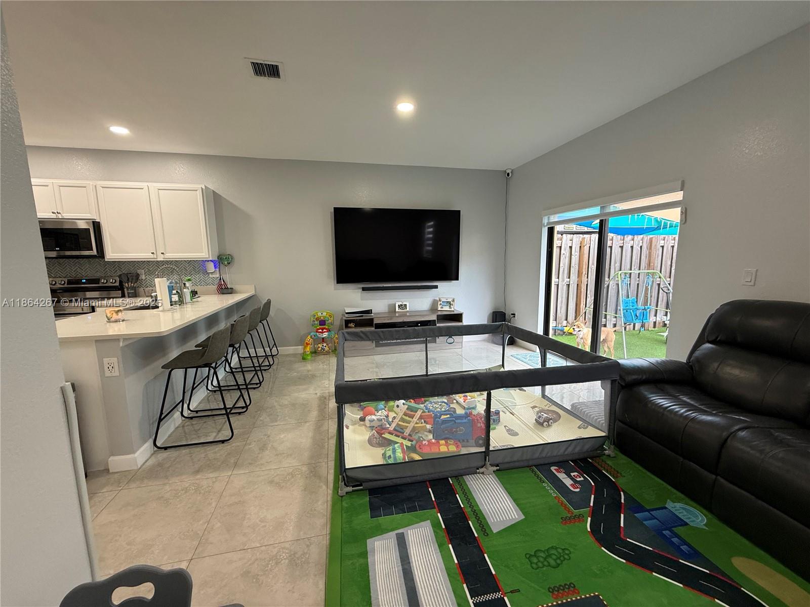 3360 Se 1st St Property Photo 9