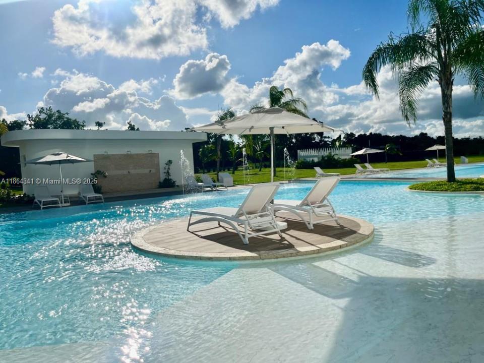 A11864341 Property Photo 13
