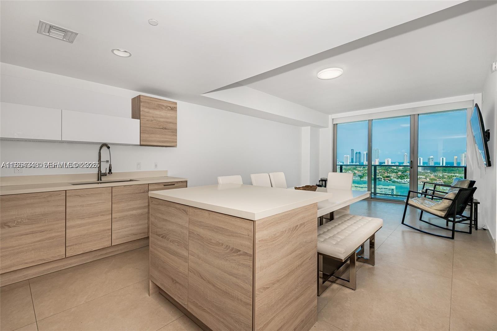16385 Biscayne Blvd 2118 Property Photo 17