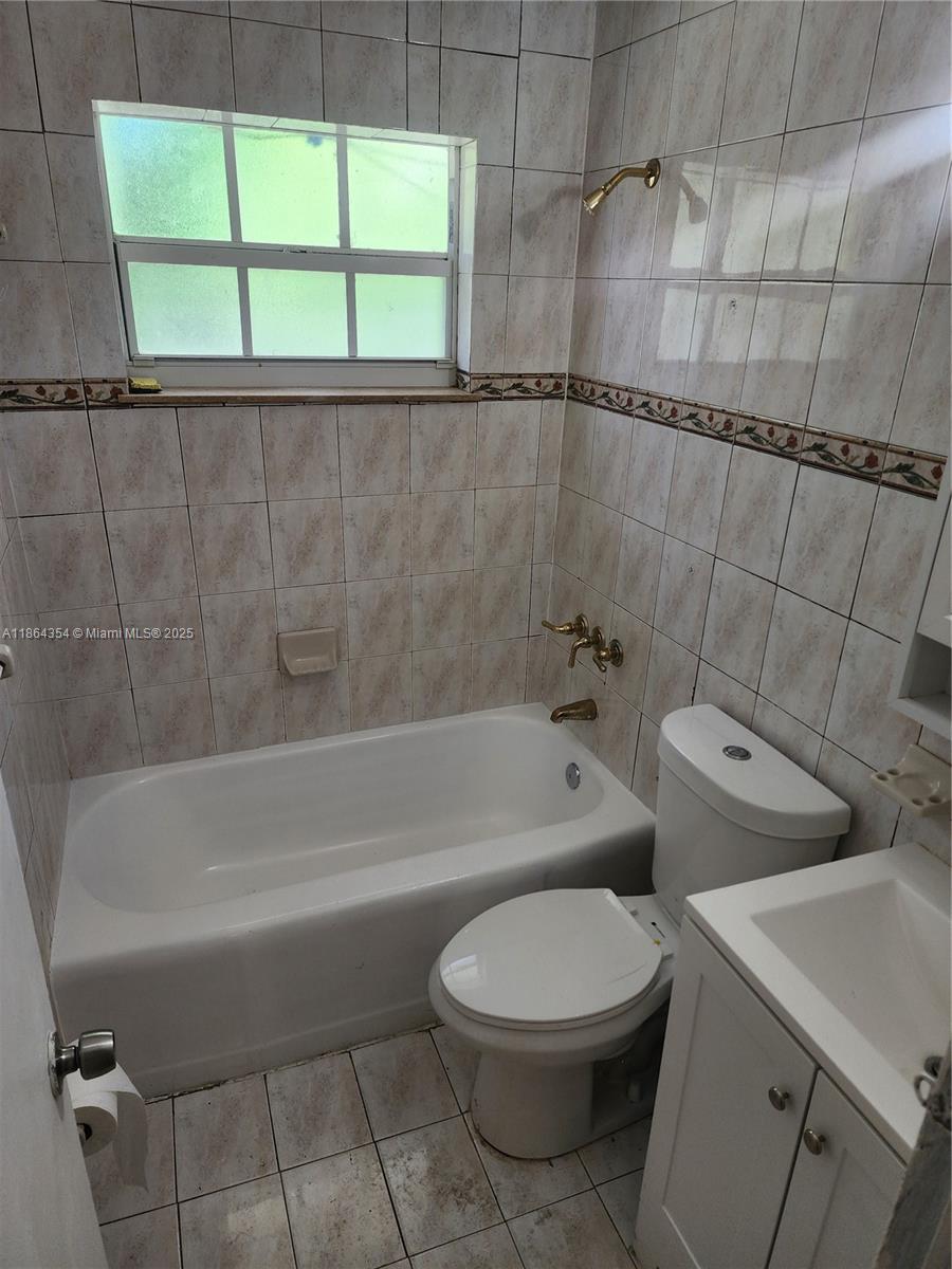 17200 Nw 11th Ave Property Photo 6