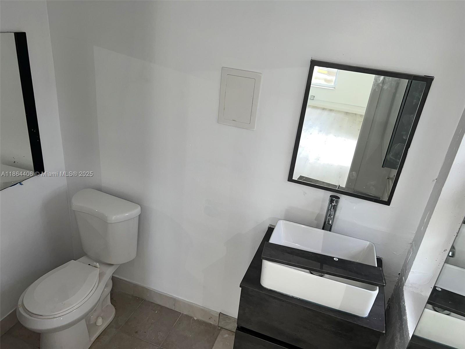 802 S 24th Ave Property Photo 4