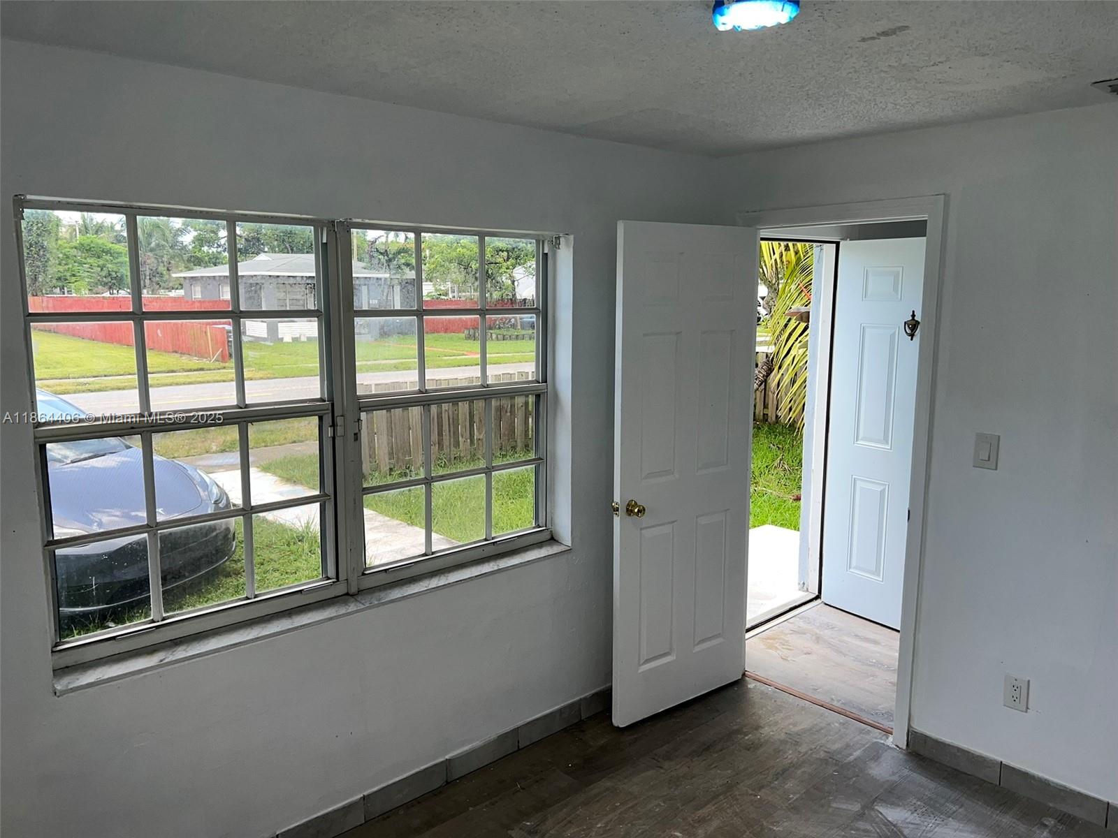 802 S 24th Ave Property Photo 15
