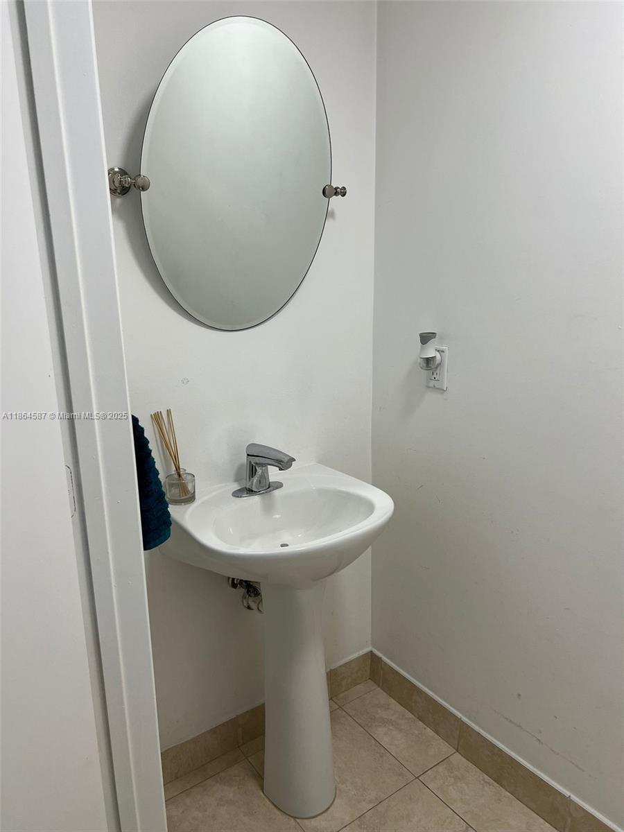 90 Sw 3rd St 2103 Property Photo 10
