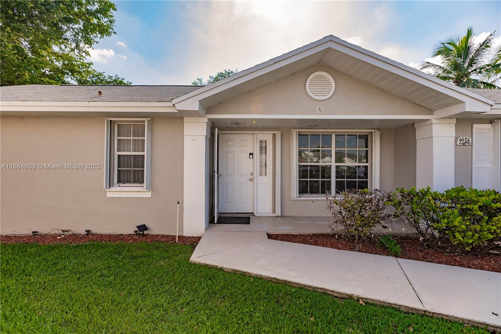 2235 Se 6th Ct Property Photo 2