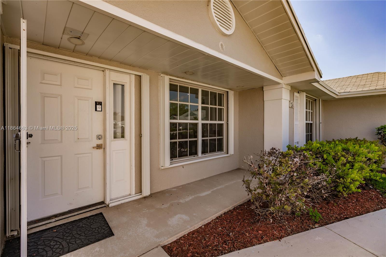 2235 Se 6th Ct Property Photo 3