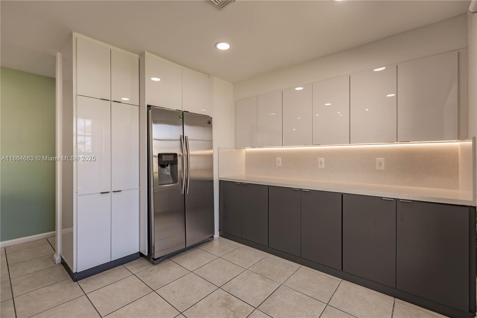 2235 Se 6th Ct Property Photo 4