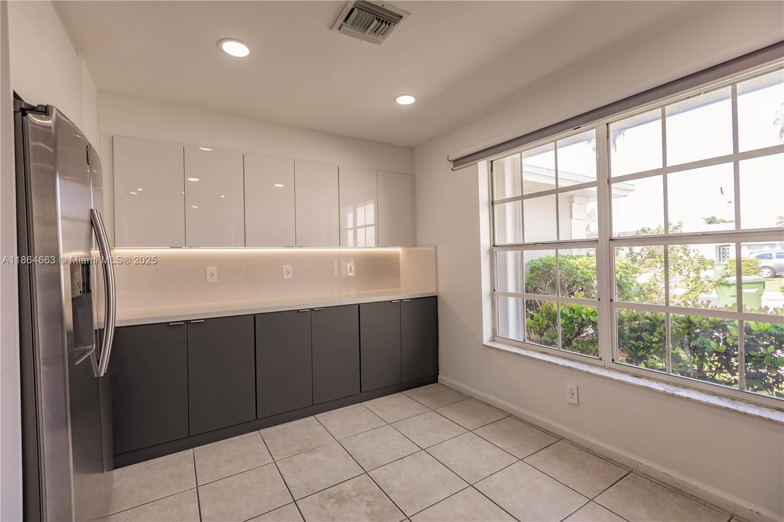 2235 Se 6th Ct Property Photo 5