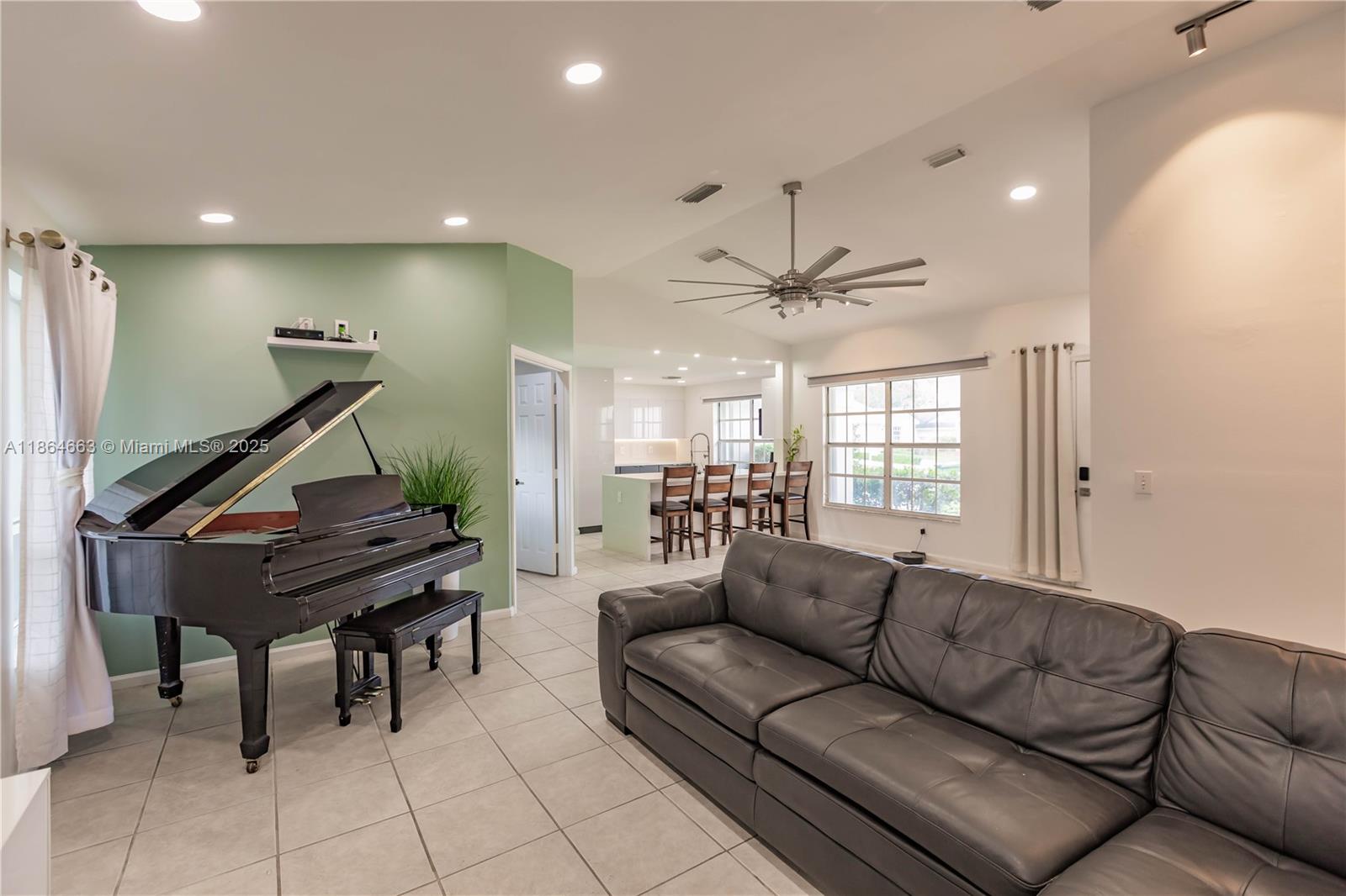 2235 Se 6th Ct Property Photo 9