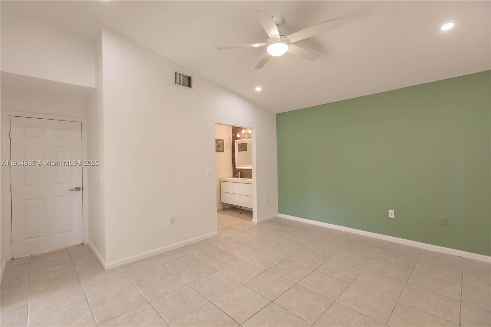 2235 Se 6th Ct Property Photo 10