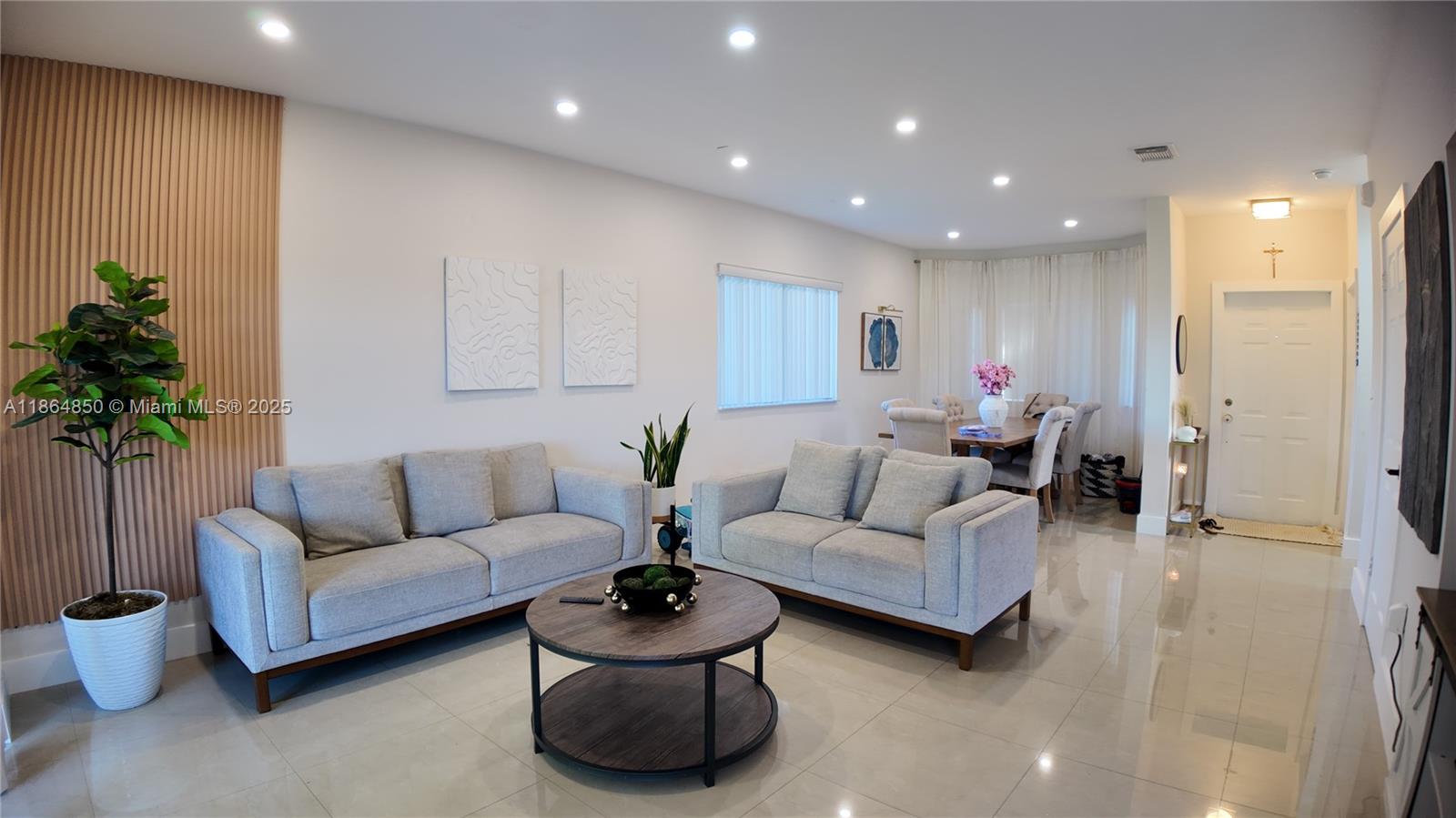 2558 NE 41st Ave Property Photo 1