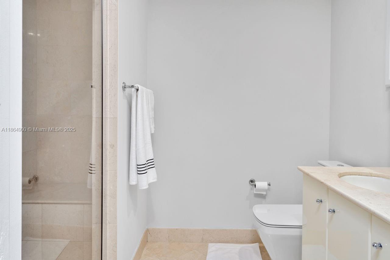 100 S Pointe Dr 2208 Property Photo 22