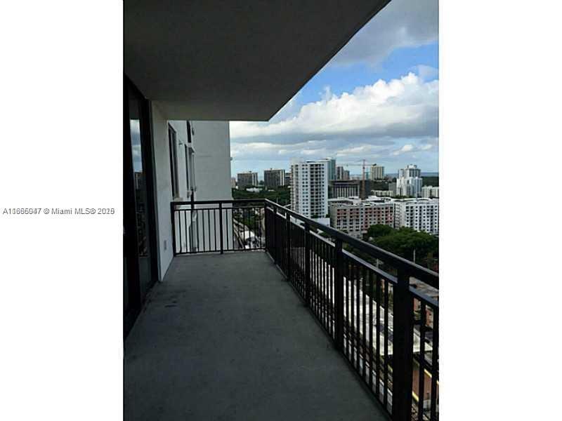 999 Sw 1st Ave 1809 Property Photo 4