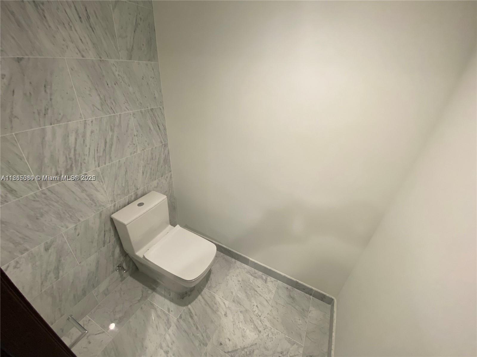 1000 Brickell Plz 3010 Property Photo 4