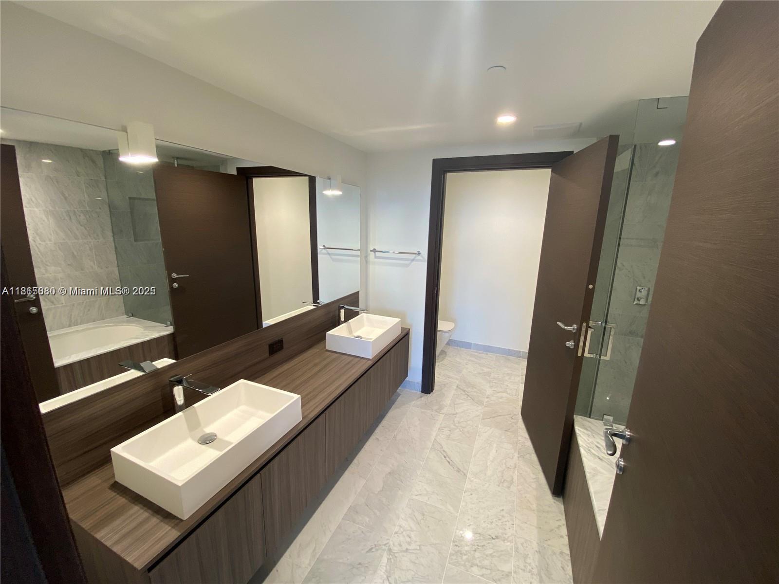 1000 Brickell Plz 3010 Property Photo 5