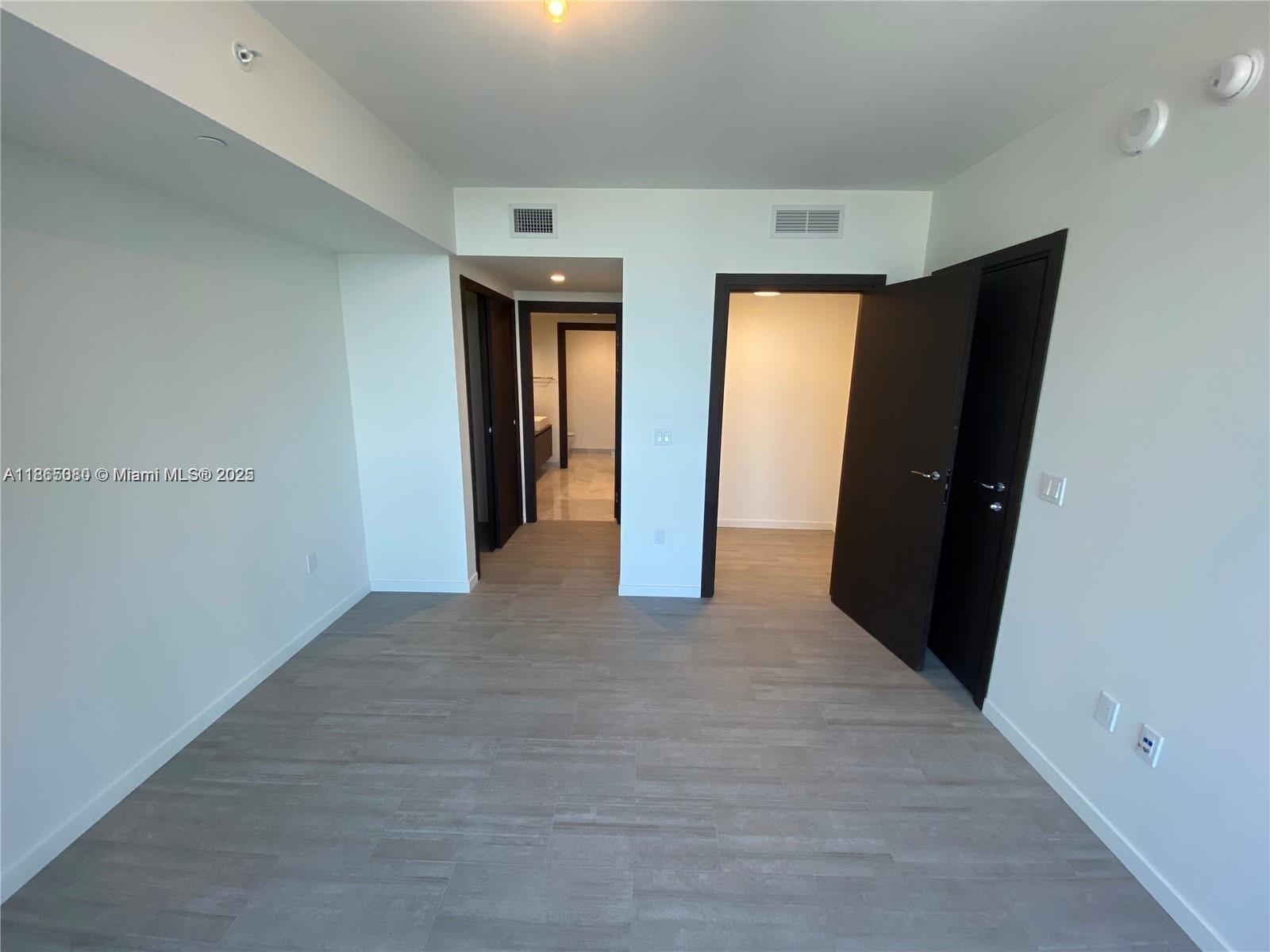 1000 Brickell Plz 3010 Property Photo 6