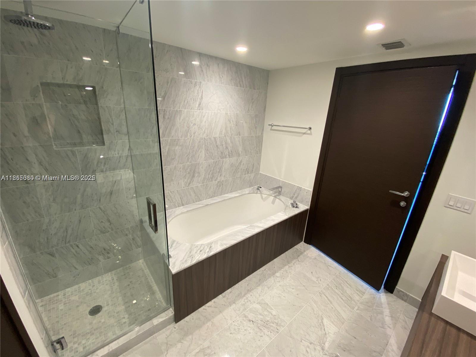 1000 Brickell Plz 3010 Property Photo 8