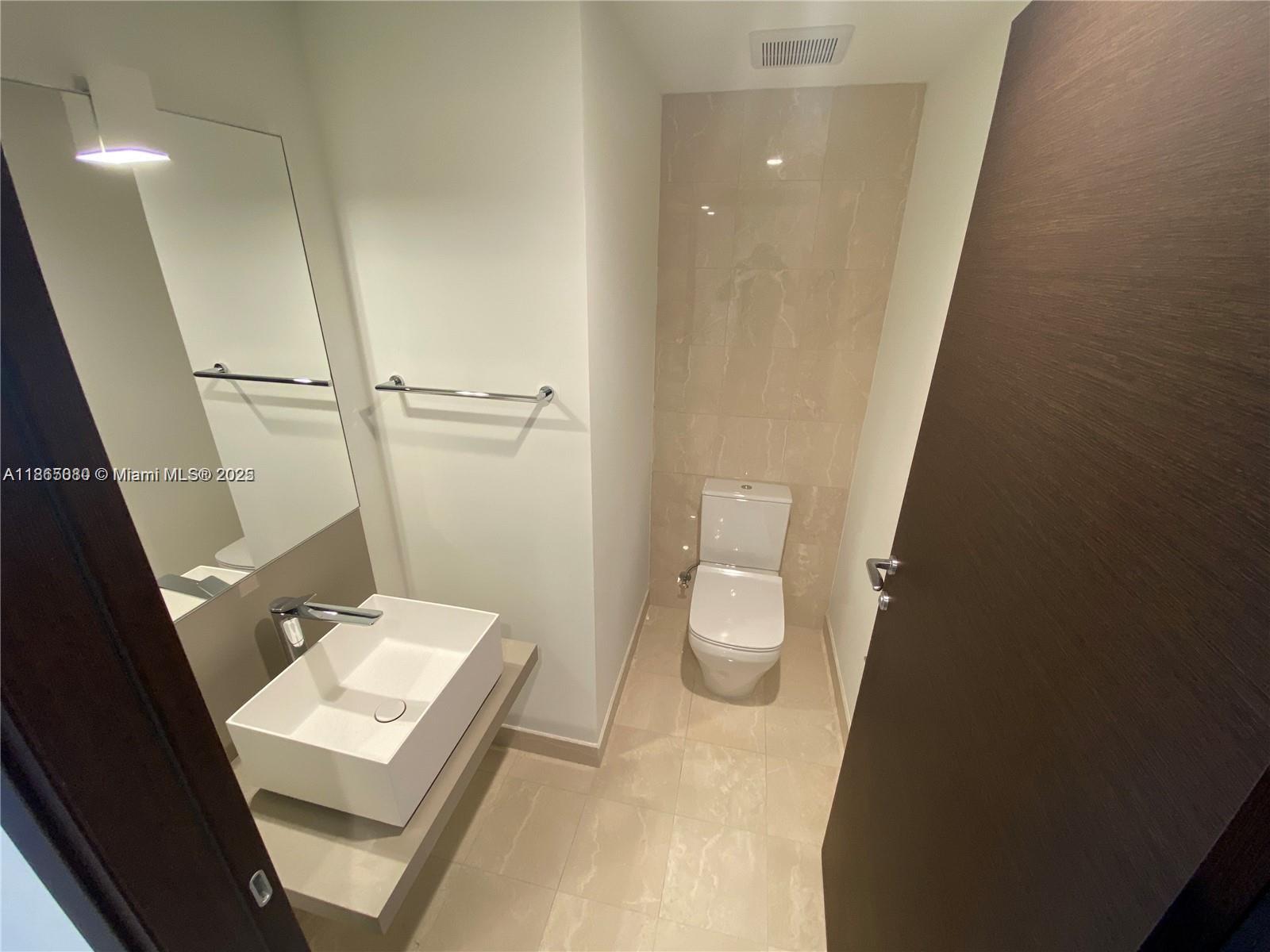 1000 Brickell Plz 3010 Property Photo 10