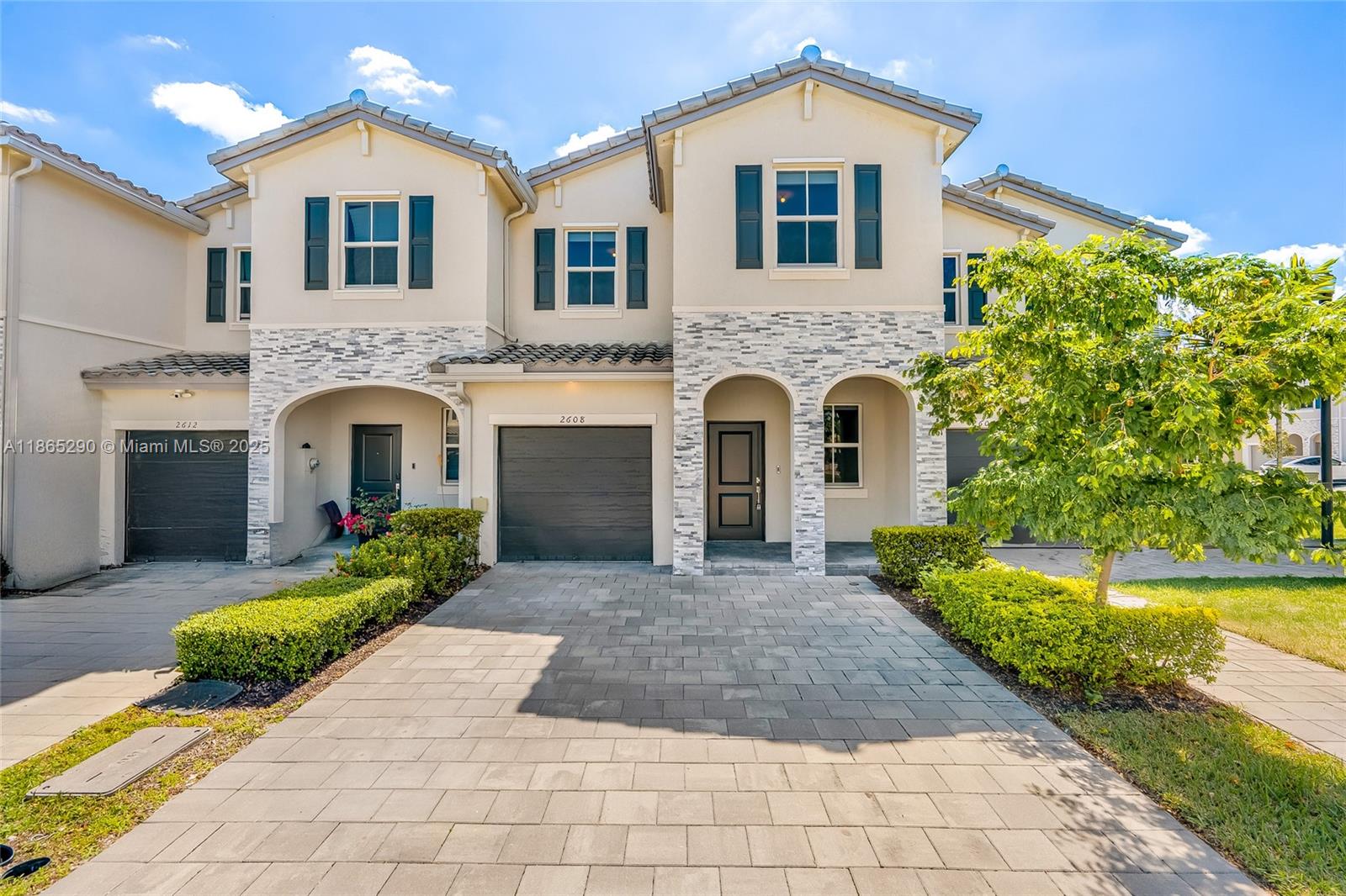 2608 Se 11th Ct 2608 Property Photo 1