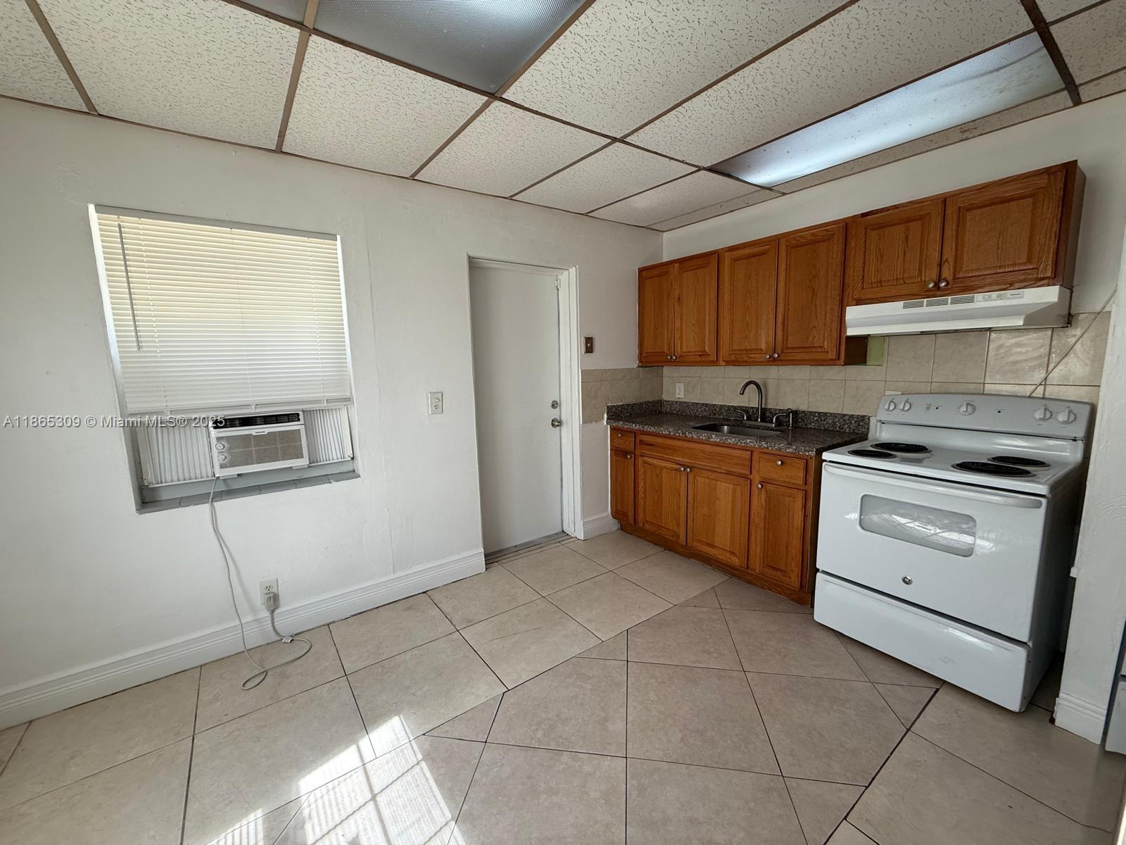 381 Nw 16th St 0 Property Photo 5