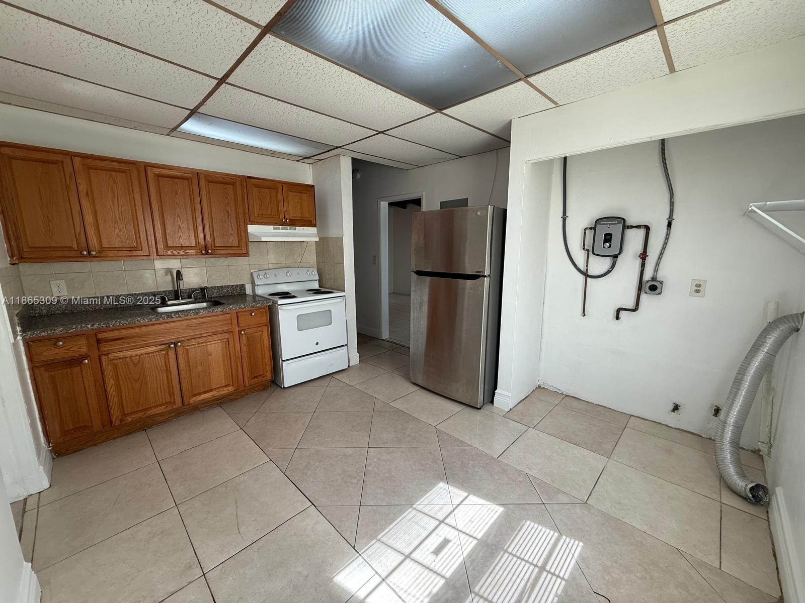 381 Nw 16th St 0 Property Photo 6