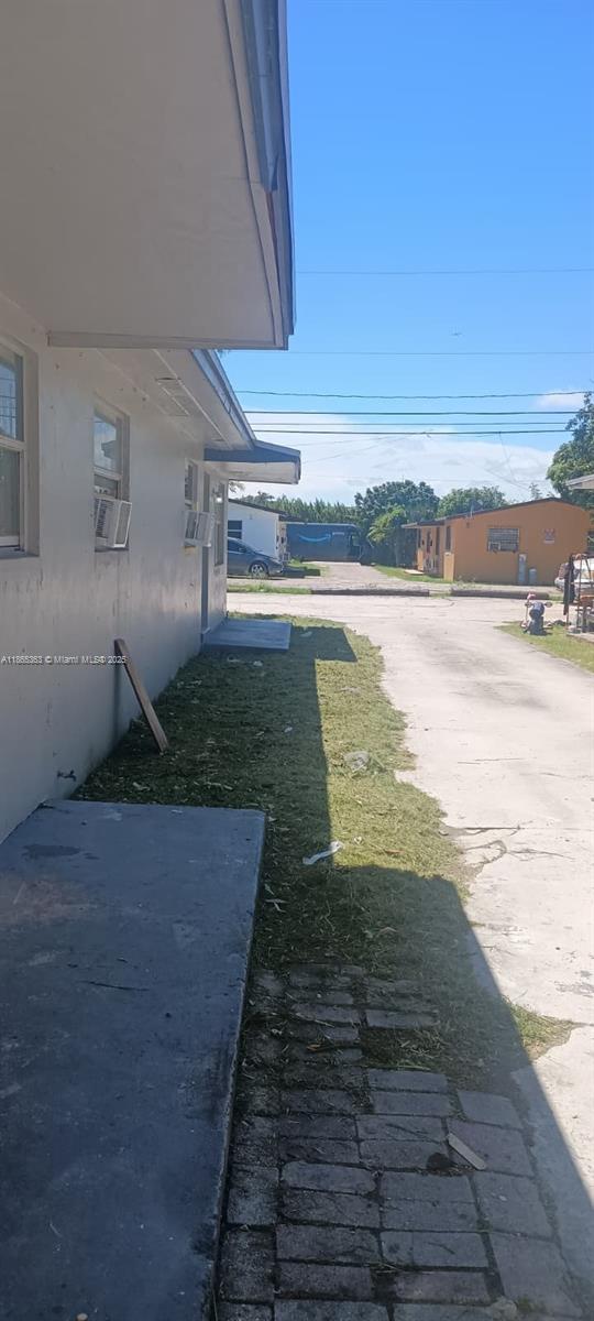 1140 Nw 9th St 1140 Property Photo 2