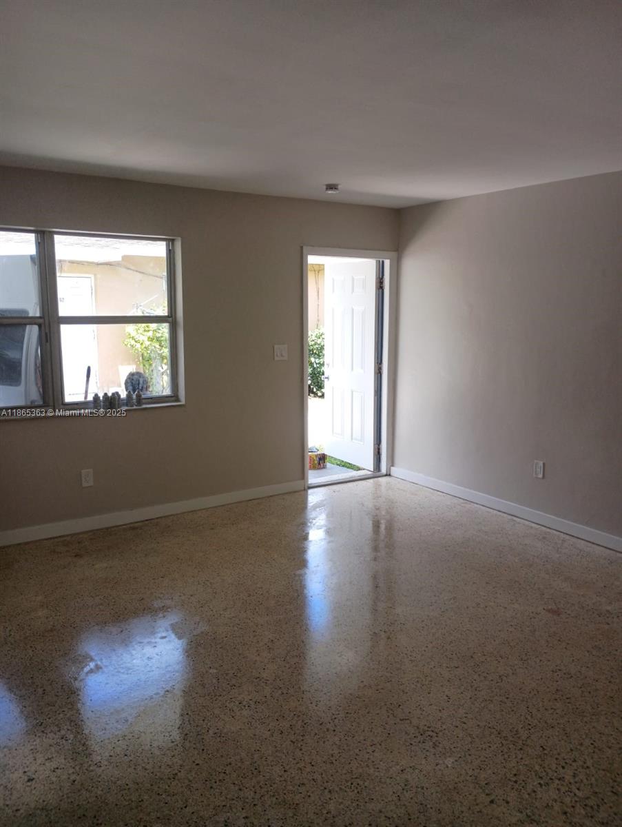 1140 Nw 9th St 1140 Property Photo 3